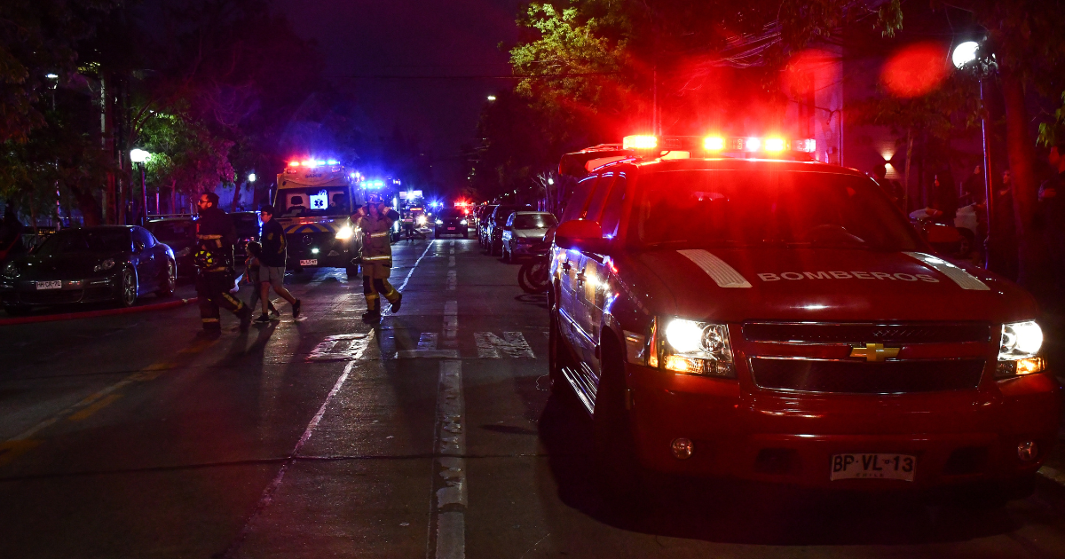 Imágenes muestran voraz incendio en el Hospital de niños Luis Calvo Mackenna