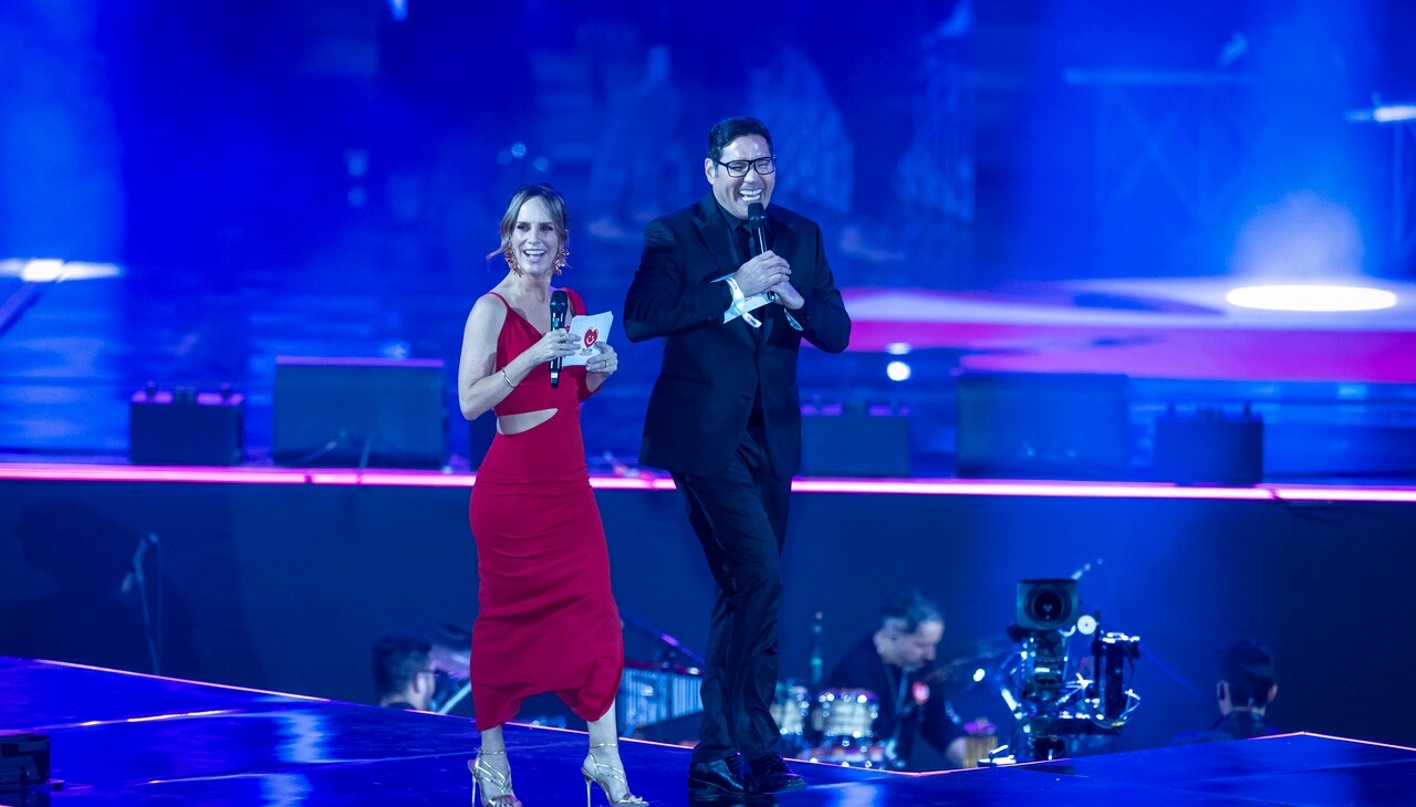 Micrófono abierto develó hilarante 'chuchada' de Diana Bolocco a Pancho Saavedra en Teletón