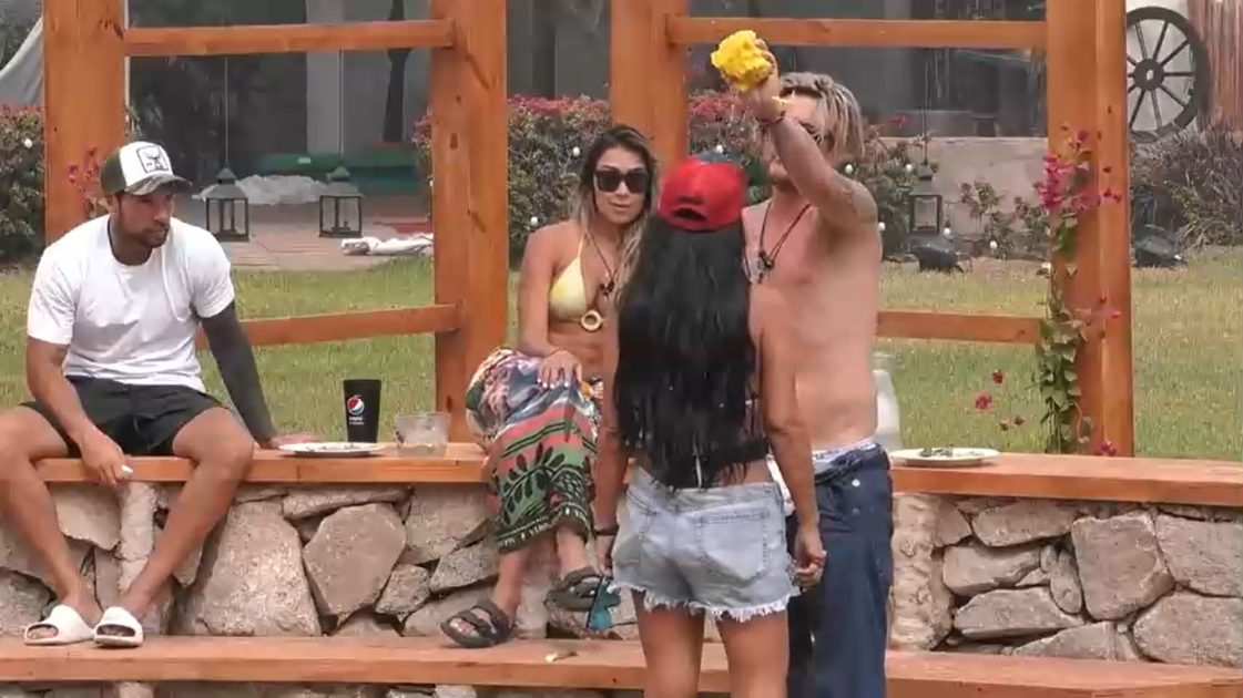 Pelea Pamela Díaz y Junior Playboy