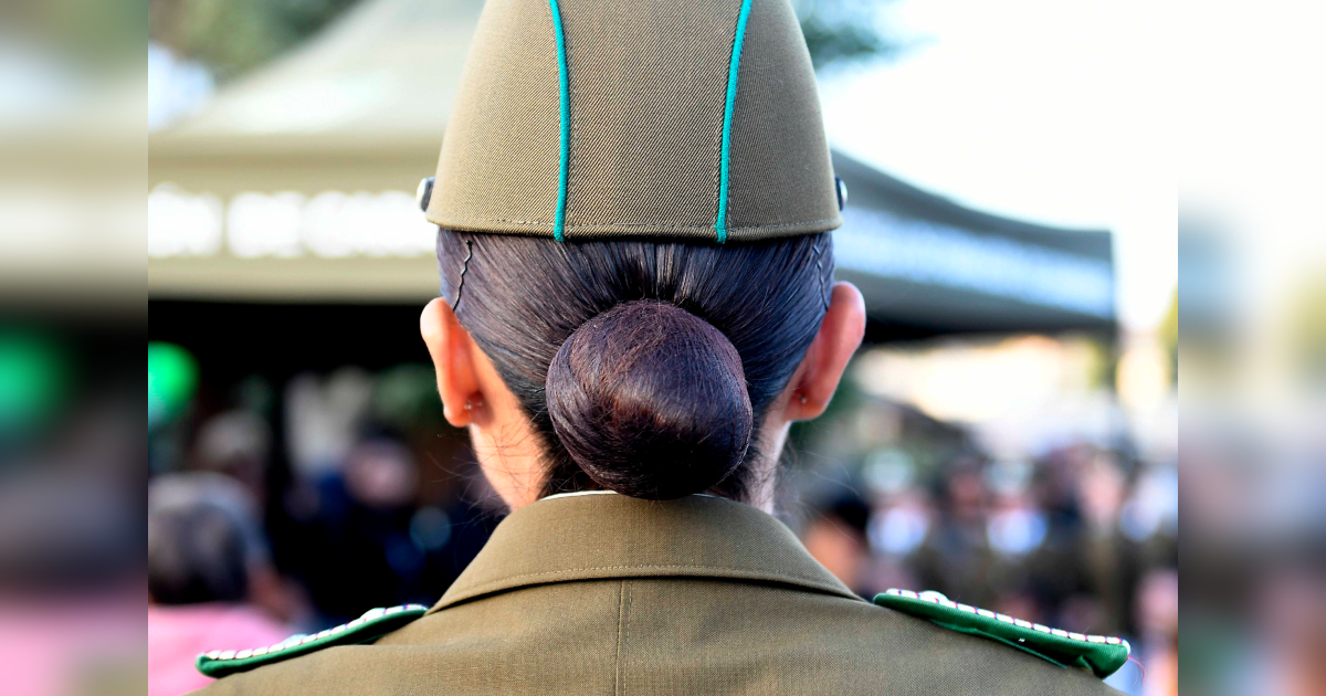 De 23 años y recién casada con colega: quién es la carabinera atacada con una granada en Santiago