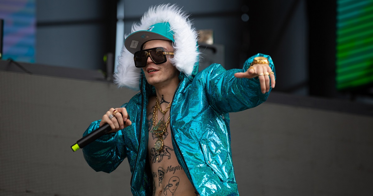 El lío que enfrenta a Bomberos con Marcianeke: deslizaron acciones legales y artista respondió