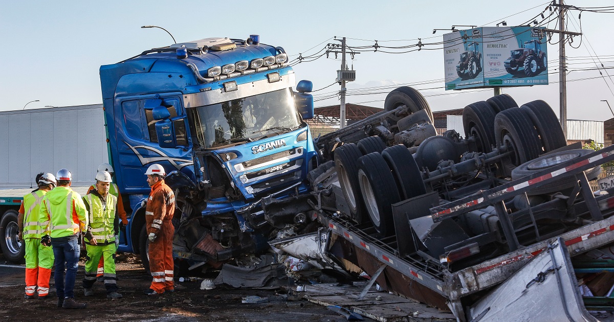 Brutal accidente en Ruta 5 a altura de San Bernardo: 2 heridos, un detenido y un conductor en fuga