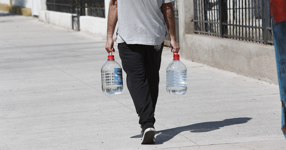¿Cuándo volverá el agua potable a Antofagasta? Ciudad está con clases suspendidas tras masivo corte