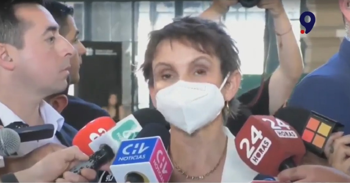 Ministra Carolina Tohá llegó a votar con mascarilla tras contagiarse COVID-19: 