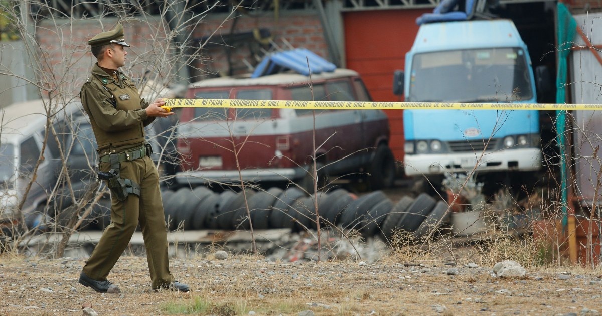 Macabro hallazgo en Acceso Sur: encuentran dos cadáveres a un costado de la autopista