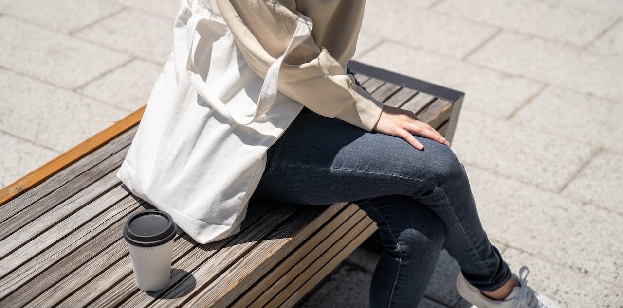 ¿Es malo realmente cruzar las piernas?: cirujano vascular explica si es mito o realidad