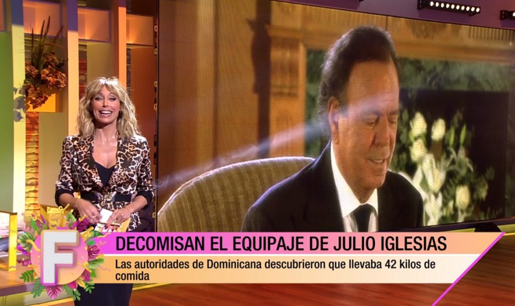 Julio Iglesias retenido aeropuerto