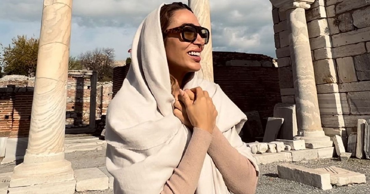 Lisandra Silva contestó a usuaria que la criticó por viajar sin hijos: 