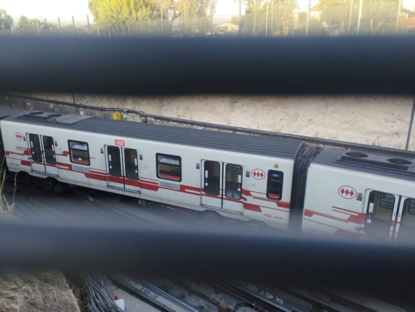 Tren se descarriló en Línea 1