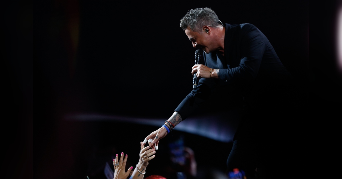 ¿Qué le pasó en la mano? Esta es la razón por la que Alejandro Sanz usó vendas en los dedos en Viña 2024