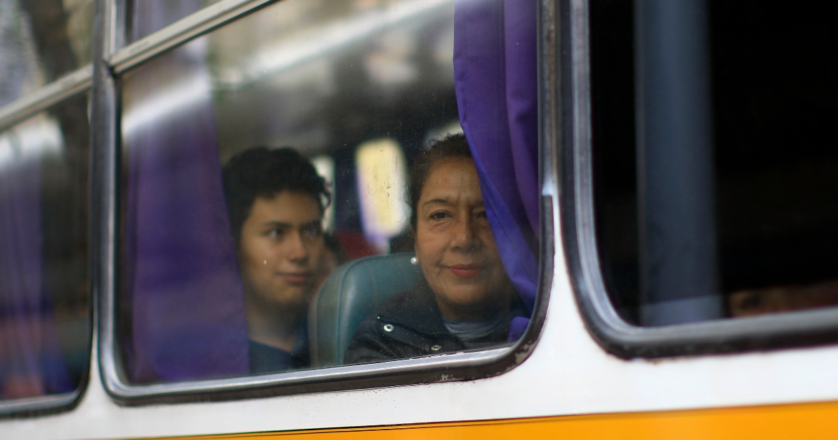 Desde Iquique a Punta Arenas habrá alzas: revisa las nuevas tarifas de pasajes de buses en tu comuna