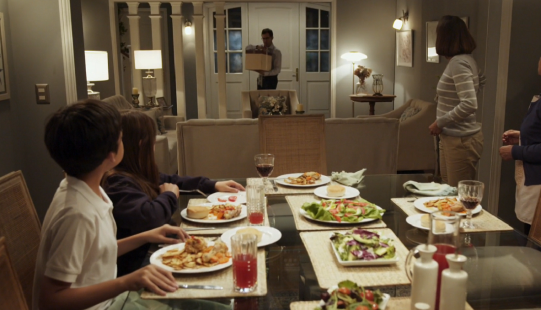 Generación 98: Valentina vivirá minutos de horror con su familia tras recibir tenebroso regalo