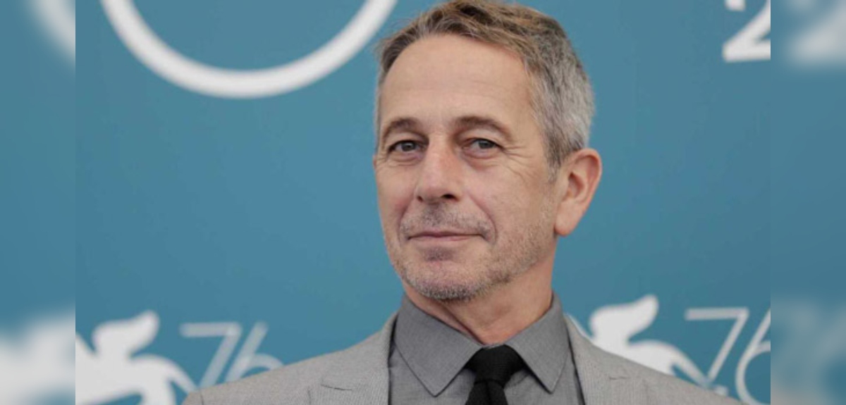 Alfredo Castro se lanzó contra venta de icónicas teleseries de TVN a Mega: 