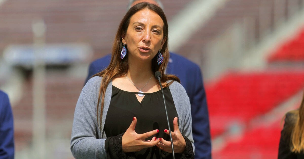 Cecilia Pérez tras polémica por usar polera de la U: “No ha nacido hombre que me diga cómo vestirme