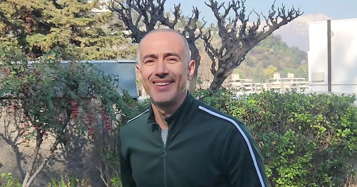 César Caillet y el éxito de su carrera teatral: “Es una locura tener más de 100 funciones en Chile” 