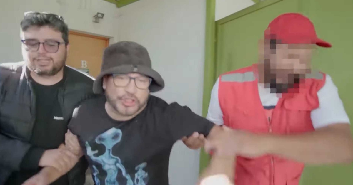 La hilarante sátira de Salfate a sí mismo en Moteles que hablan de El Antídoto: 