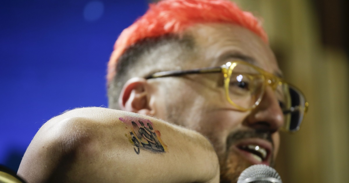 Alex Ortiz explicó significativo diseño del tatuaje que mencionó en su rutina de Viña 2024