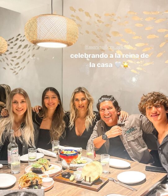 Hijos de Iván Zamorano y María Alberó saludaron a su madre