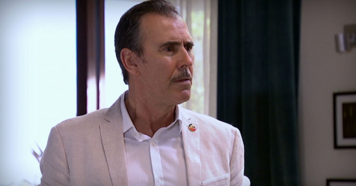 Coletazos de querella contra Cristián Campos: habría renunciado a obra que protagoniza con su esposa