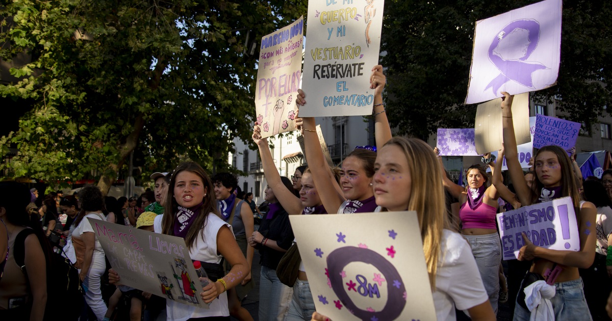 Marcha en Santiago por el Día de la Mujer