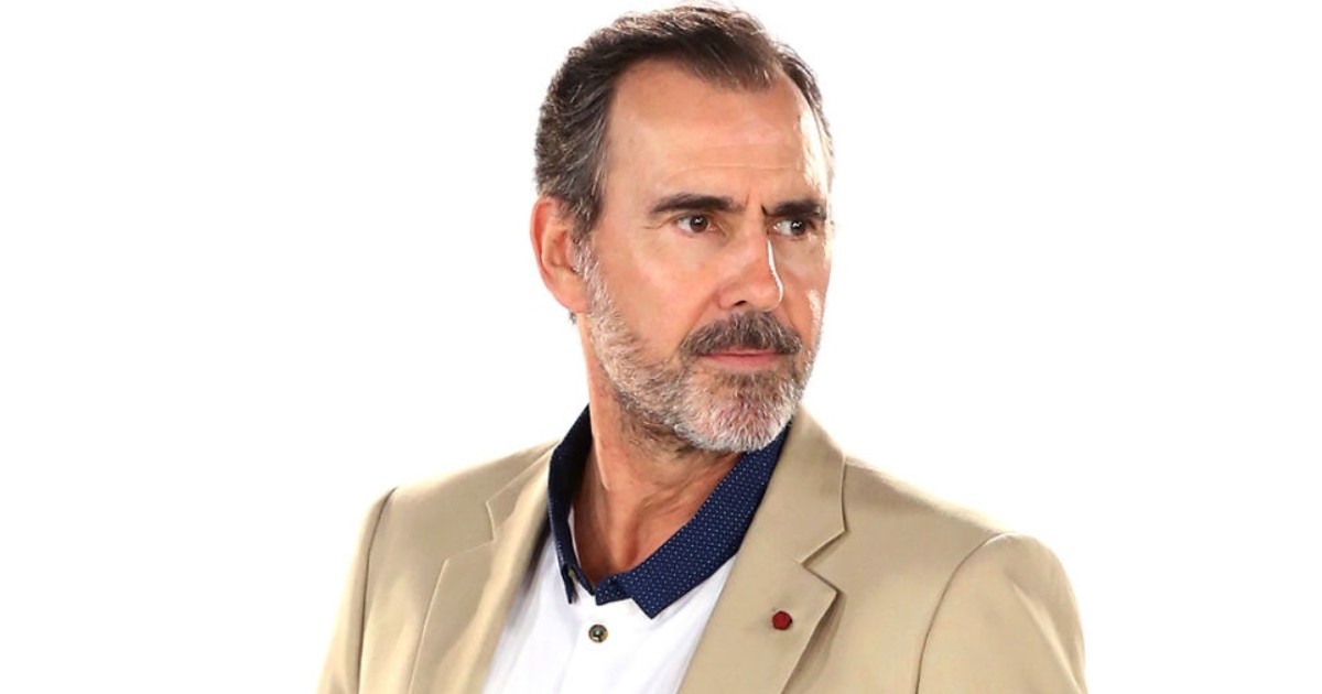 Tras querella: confirman quién reemplazará a Cristián Campos en obra 'Reunión de Apoderados'