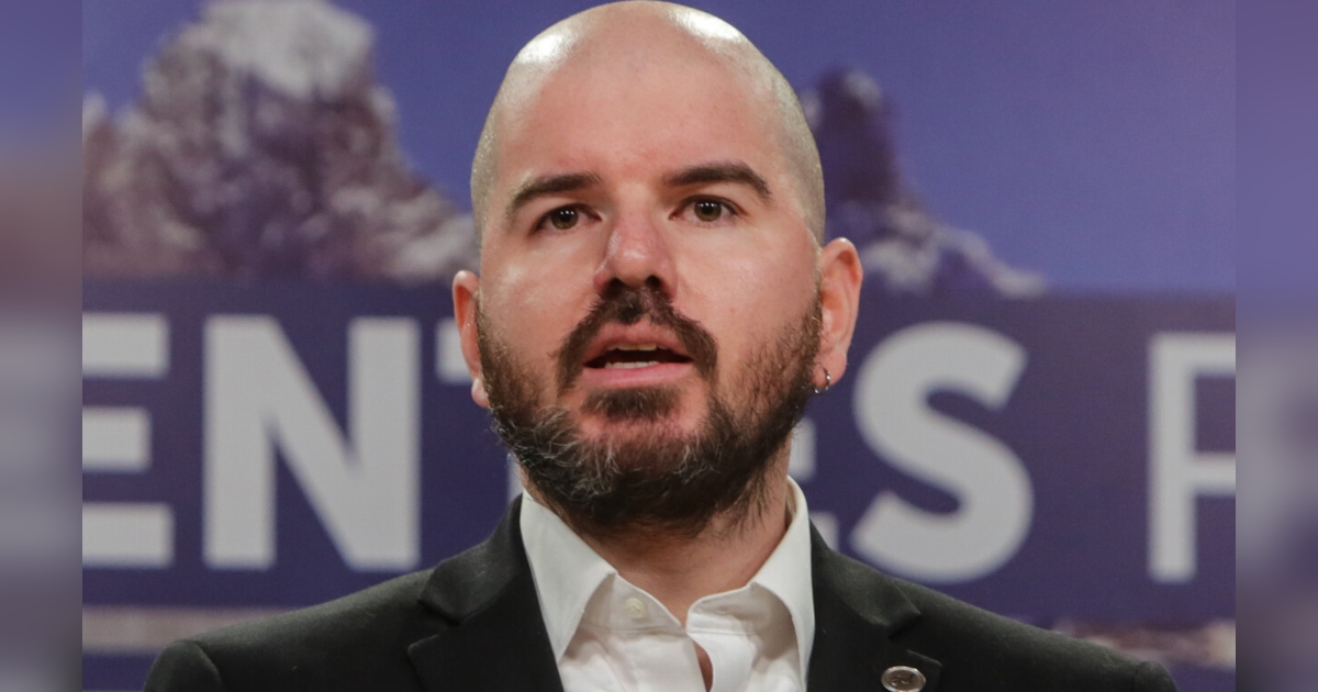 Giorgio Jackson demanda a 23 diputados