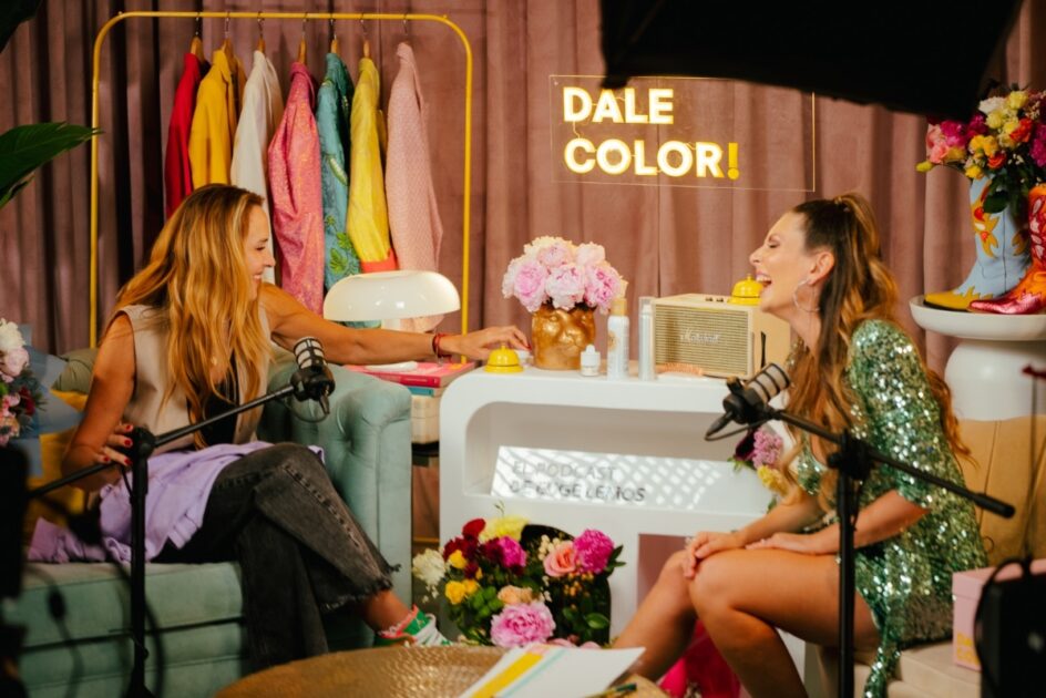 Angélica Castro revela sus infaltables en el clóset