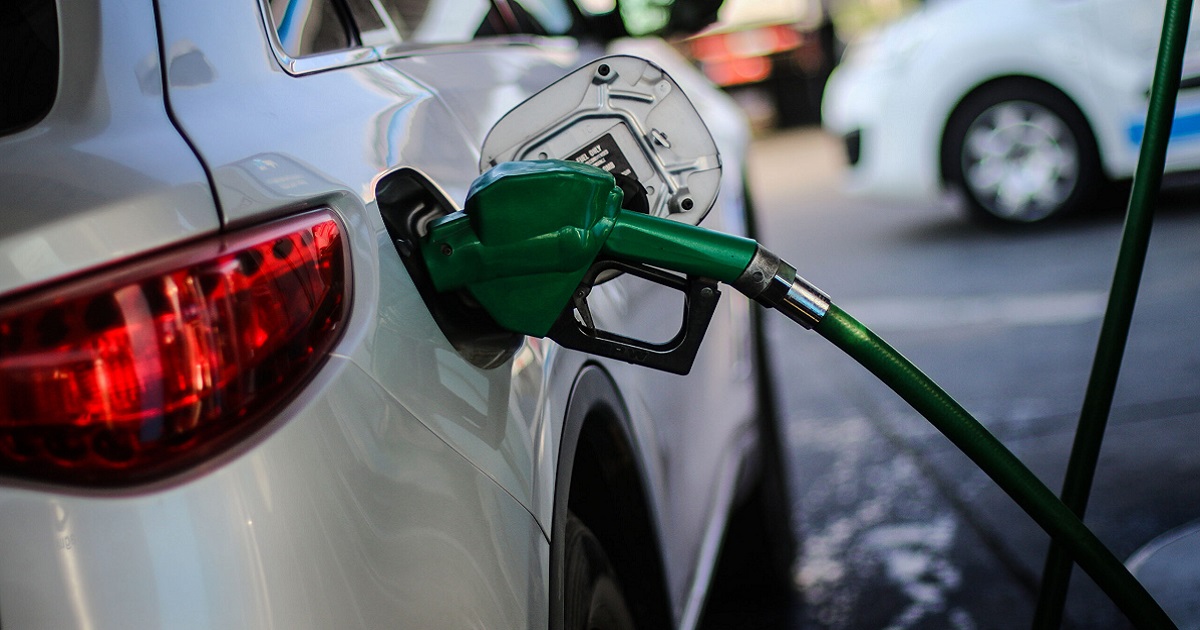 ¿Qué días hay descuento en bencina? Revisa las promociones de abril con rebajas de hasta $200