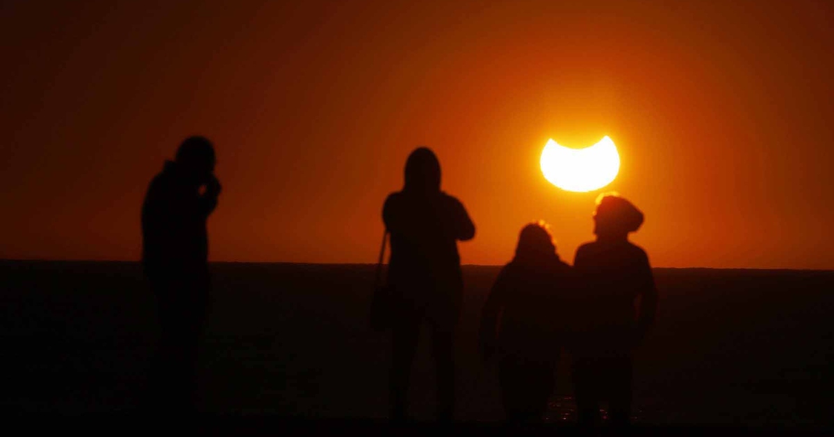 Eclipse solar total: cómo y dónde verlo desde Chile