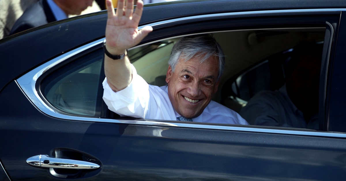 Venden en Facebook auto 'regalón' de Sebastián Píñera: ¿cuánto cuesta el Lexus presidencial?