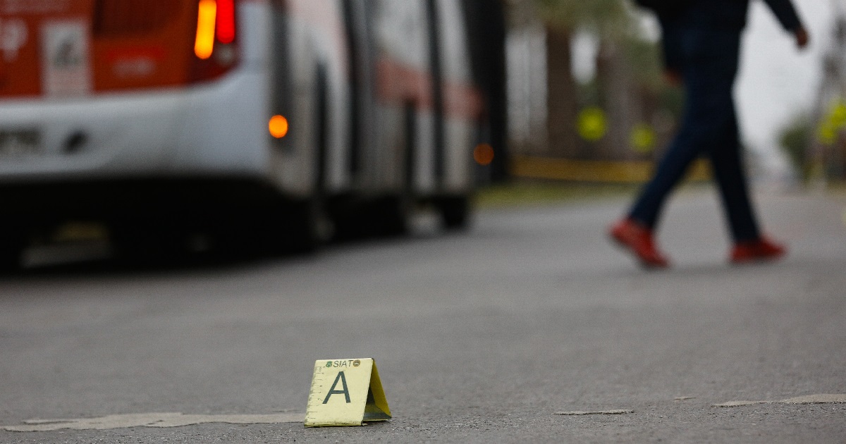 Adulto mayor murió atropellado en San Bernardo tras accidente entre auto y bus RED: hay un detenido