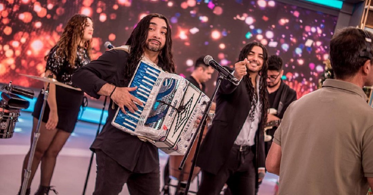 Hijo de Alexítico y cómo es trabajar con su padre en La Noche: 