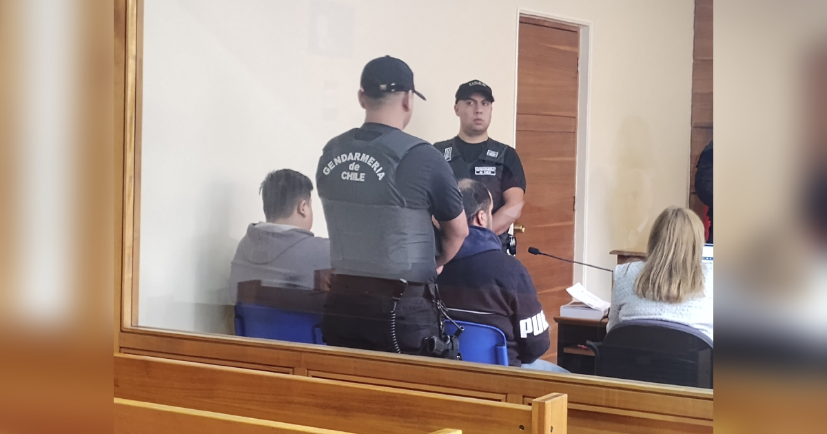 Decretan prisión preventiva para bombero y brigadista de Conaf imputados por incendios en Valparaíso