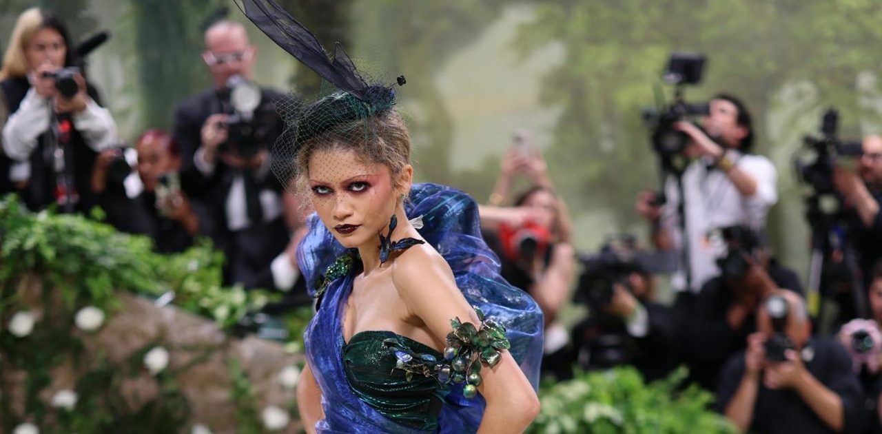 Una de las mejores vestidas: Zendaya se lució con dramático look en alfombra roja de Met Gala 2024
