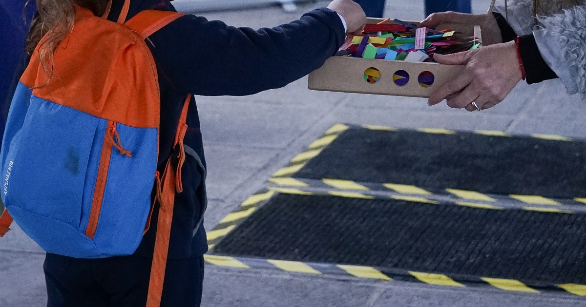 Habrá querella: mujer detenida tras encontrar droga en la ropa de su hija de 3 años en Melipilla