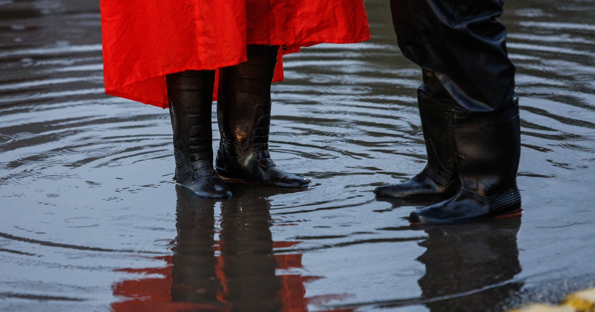 Sistema frontal llega este domingo a Santiago: se esperan lluvias y baja de temperaturas