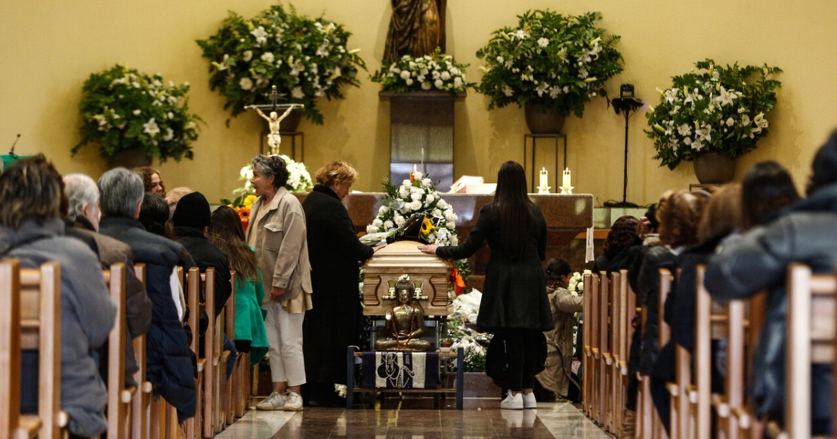 De Tita Ureta a Kurt Carrera: famosos llegan al velorio de Claudio Iturra para darle el último adiós