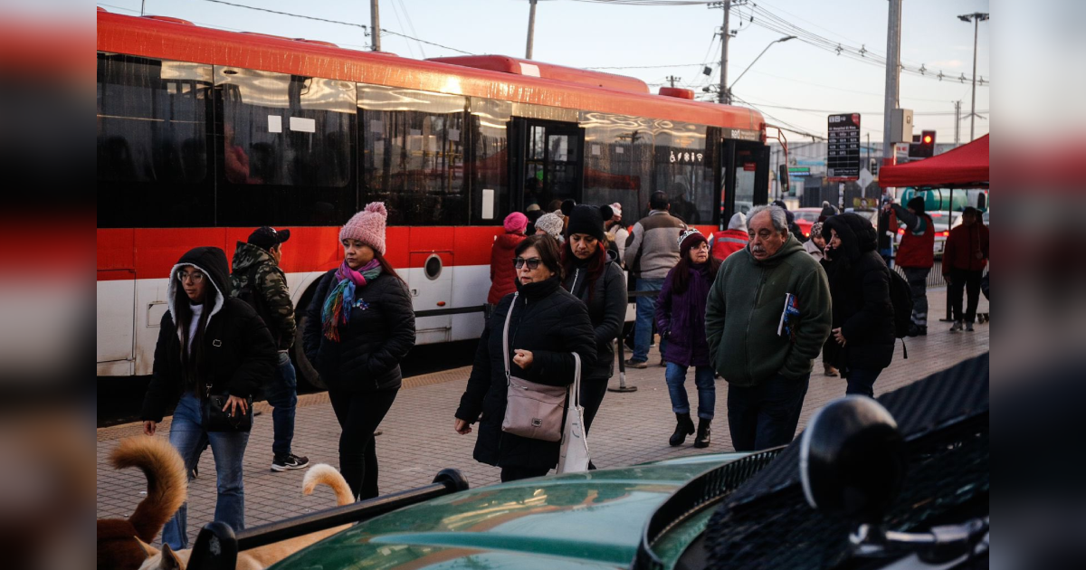 Trabajadores de EFE deponen paro tras acuerdo con empresa: servicios volverán a operar gradualmente