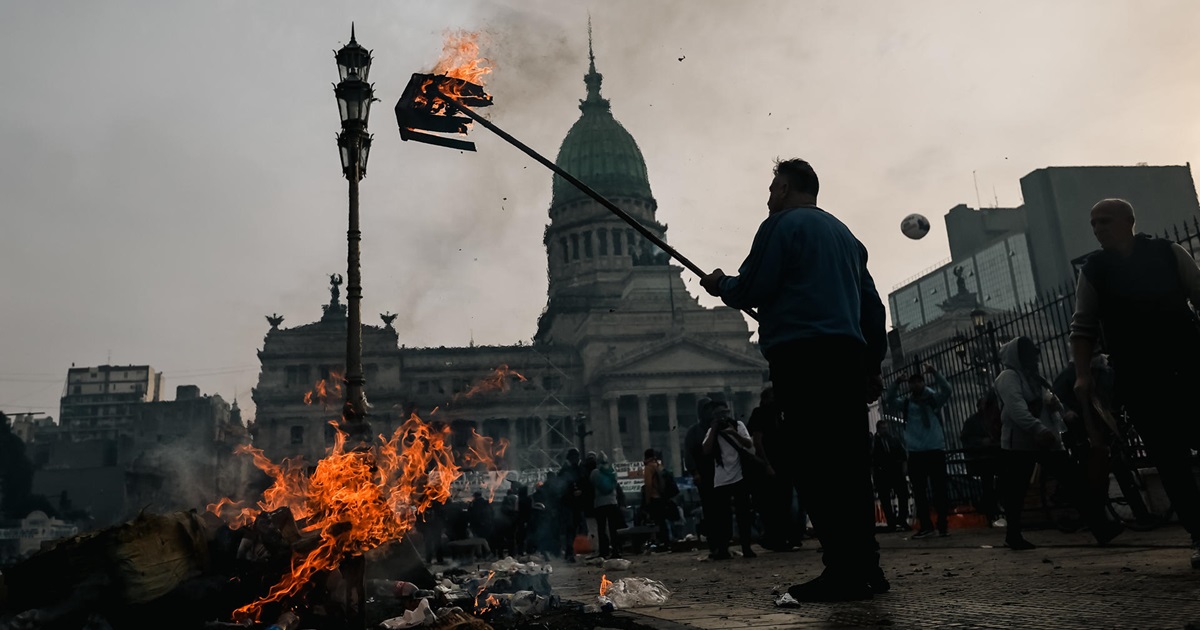 Tras aprobación del Senado argentino: ¿qué es la Ley Bases y cómo afectará a los trabajadores?