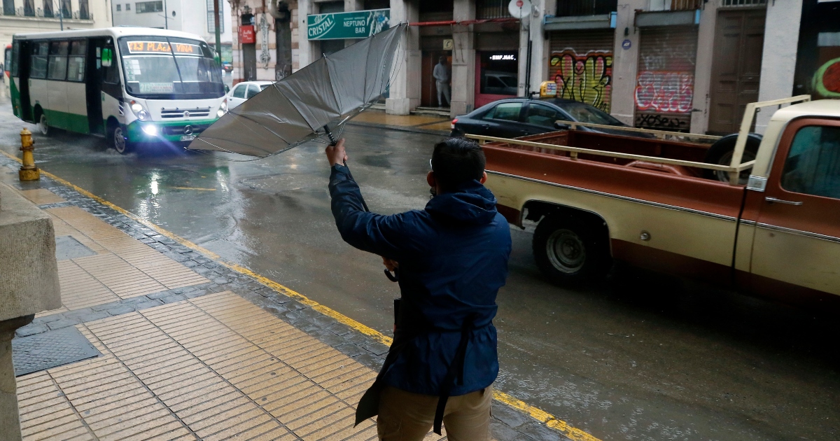 Anuncian posible temporal desde Coquimbo a Los Lagos: traerá lluvia y vientos de hasta 80 km/h