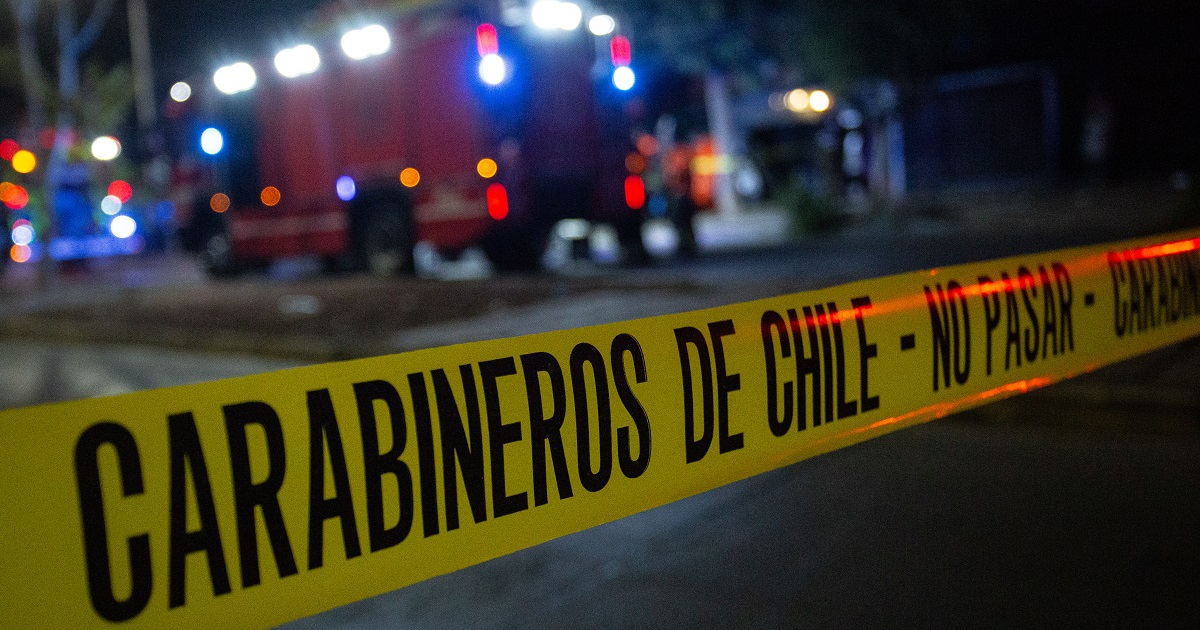 Menor de 15 años en riesgo vital tras chocar auto que robó: era perseguido por el dueño del vehículo