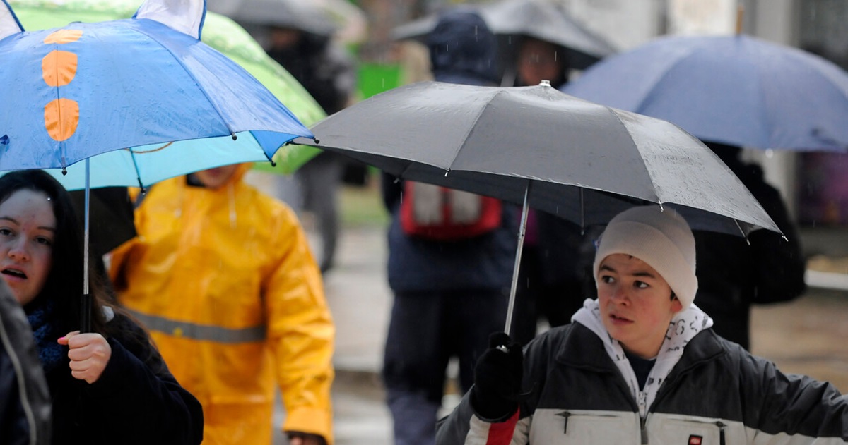 Ante sistema frontal: las comunas de la Región Metropolitana que suspenderán sus clases
