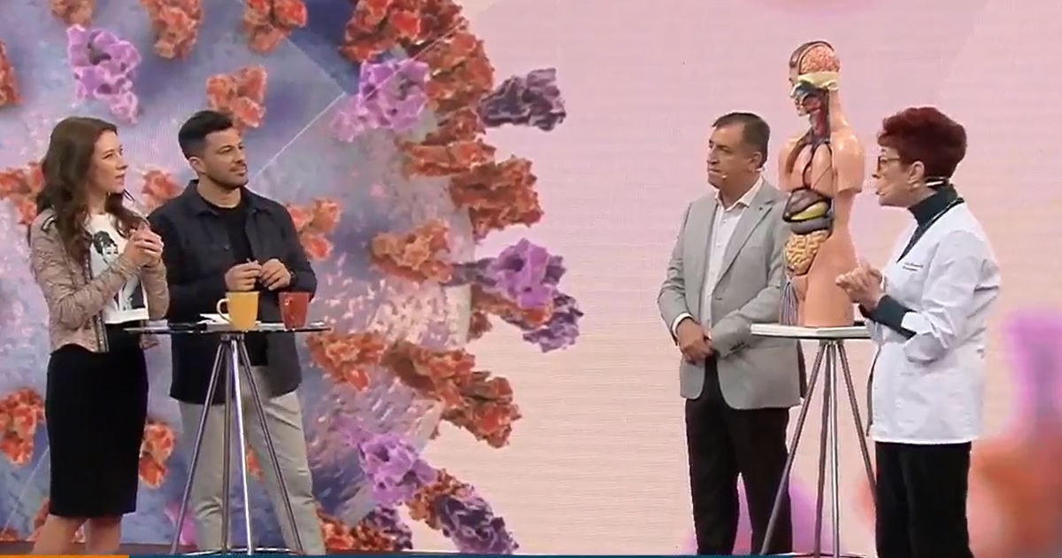 Carla Jara y Simón Oliveros conducen el matinal de TVN