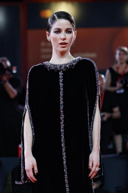 Mariana di Girolamo lució sofisticado look de gala en Festival de Venecia
