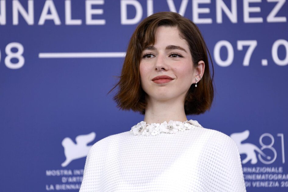 Mariana di Girolamo deslumbró en alfombra roja de Festival de Venecia: lució look 'total white'