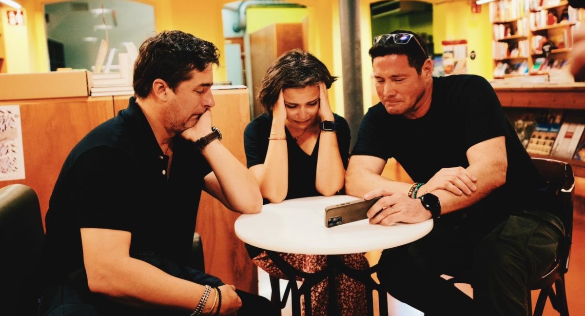 Jorge Zabaleta y Pancho Saavedra se reencontraron con viuda de Toni Espadas: 