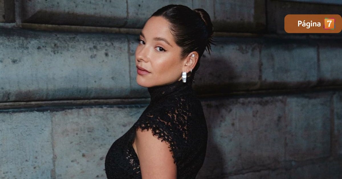 Kel Calderón se lució en Paris Fashion Week con atrevido look: optó por una transparencia