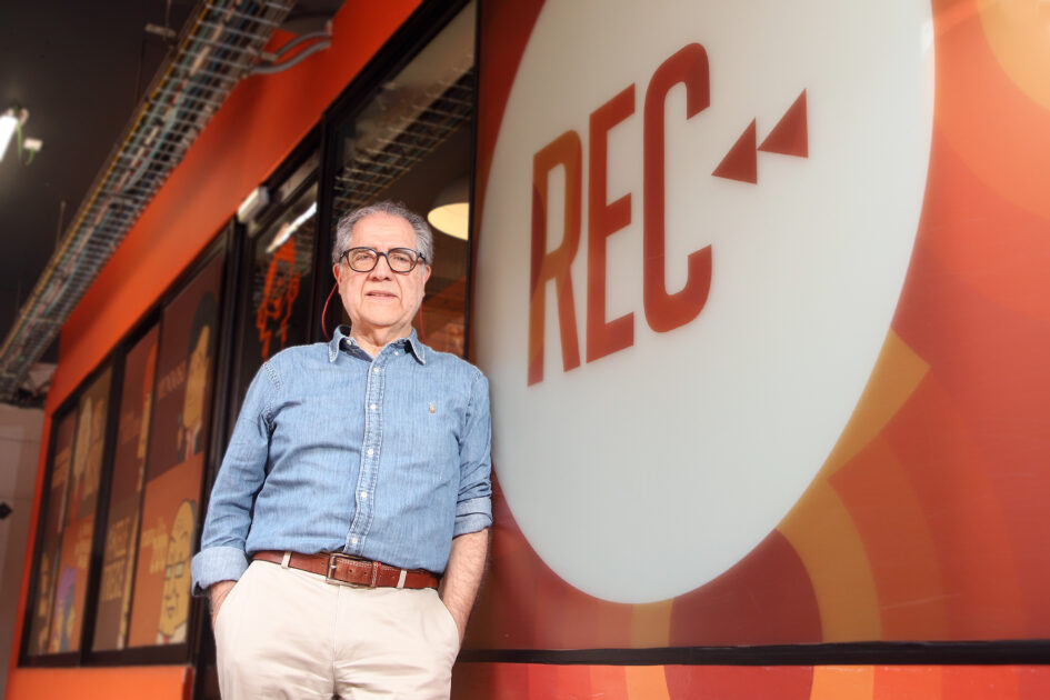 Destacado periodista de Canal 13 dice adiós a la estación después de 33 años