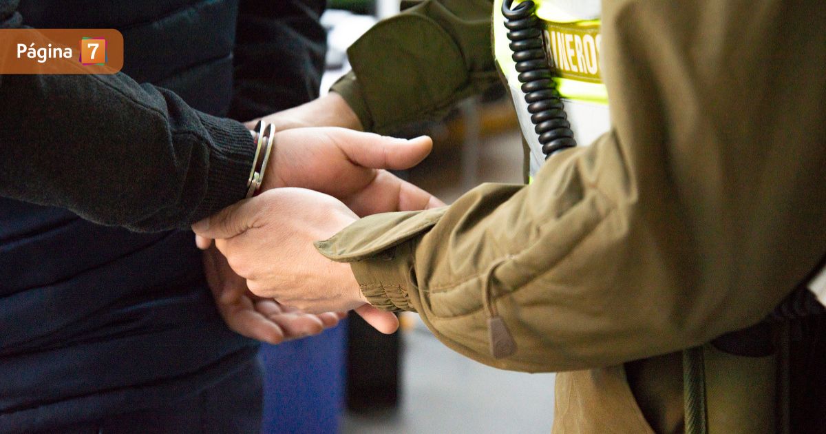 Detienen a tres delincuentes tras persecución en Santiago: intentaron atropellar a carabinero