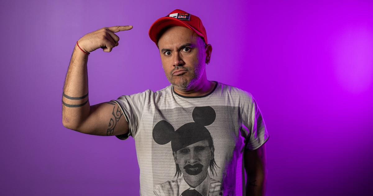 Víctor Aranda, ex voz en off del Buenos días a todos, en el react de Mi Nombre Es